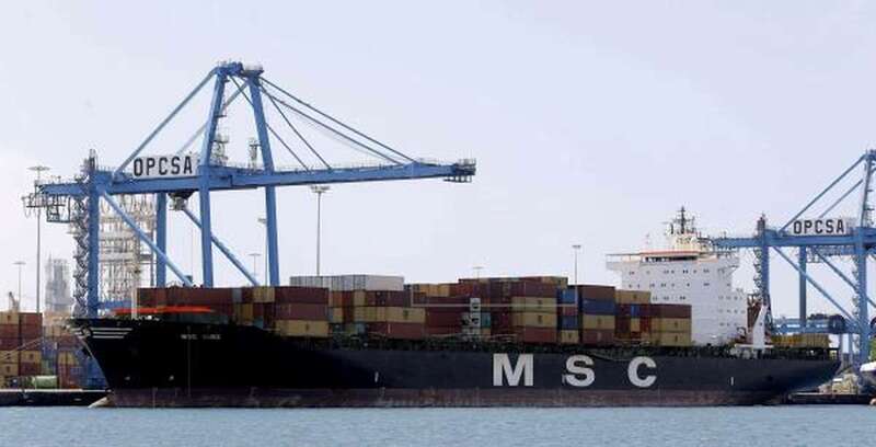 Imagen de archivo de un barco en la terminal de contenedores del puerto de Las Palmas (Foto EFE / Elvira Urquijo A.)